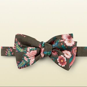 Gucci Floral bow tie